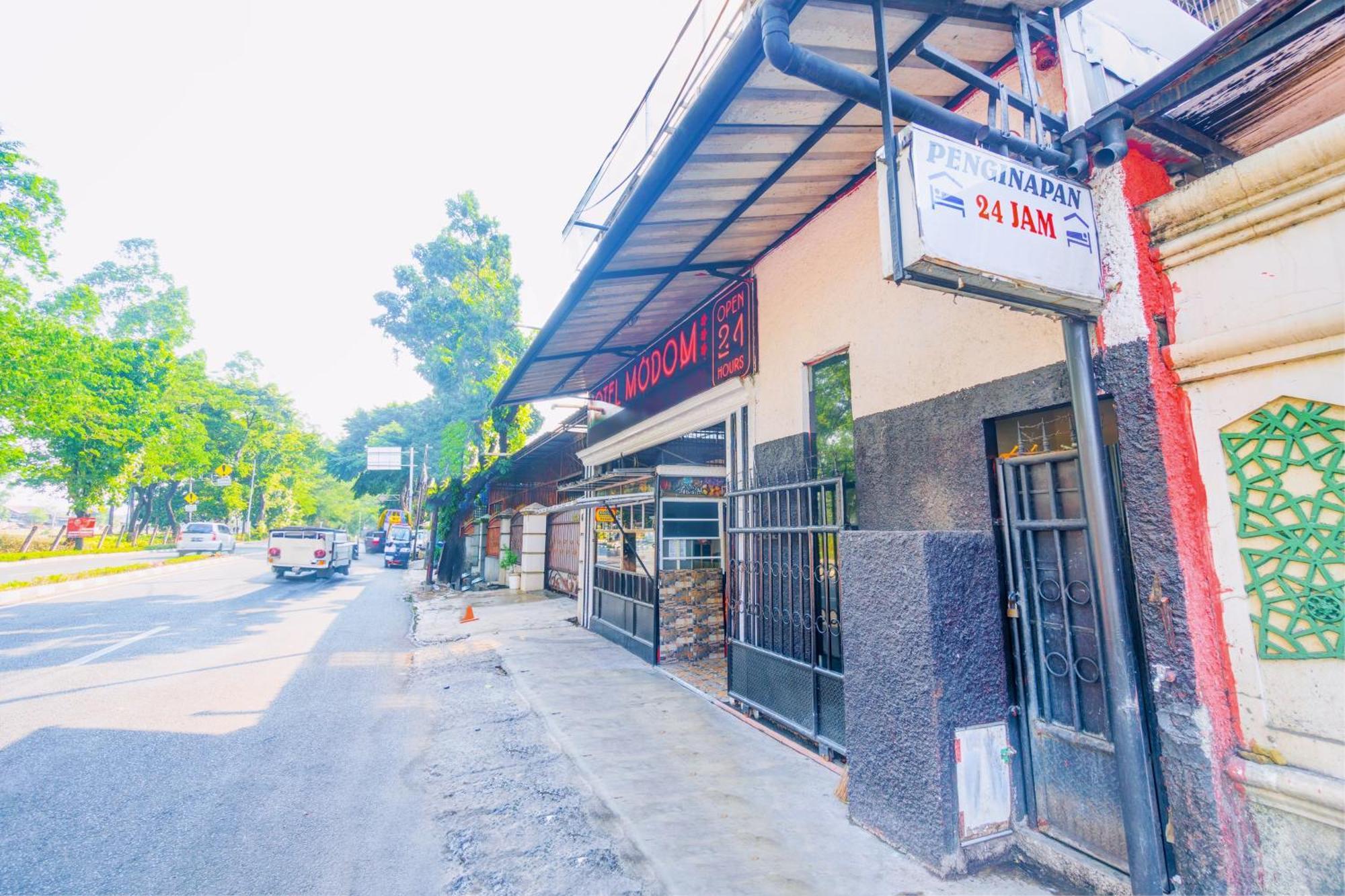 Oyo 93132 Modom Homestay Near Rs Islam Jakarta Pondok Kopi Εξωτερικό φωτογραφία